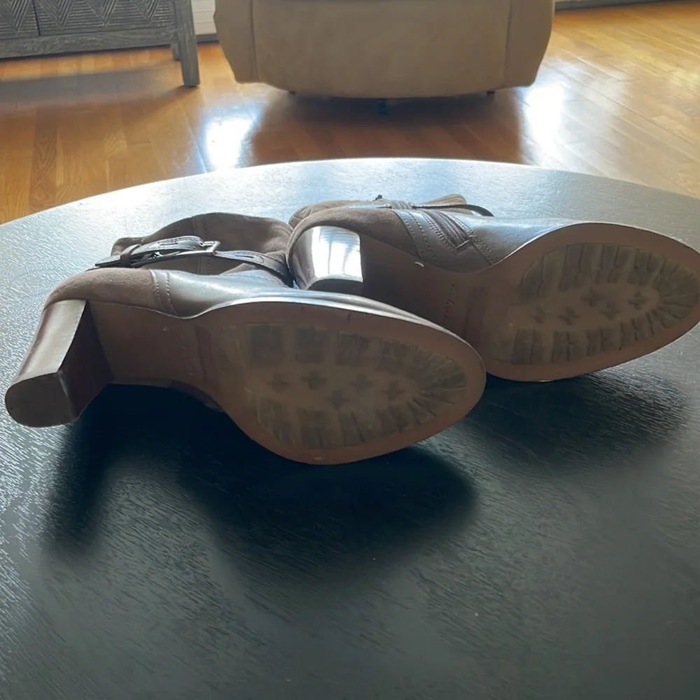Clarks Brown 3.5” Heel Ankle Boots w Zippered Side Buckle Womens 8.5M